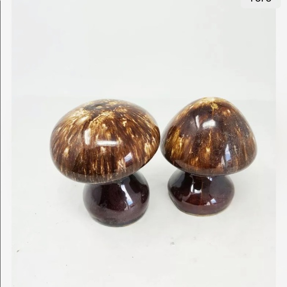 Vintage Hull USA Salt  & Pepper mushrooms shakers - Picture 16 of 17